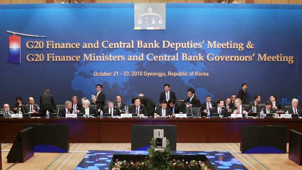 Ministros da área econômica e presidentes dos bancos centrais dos países do G20 durante a abertura da reunião do grupo