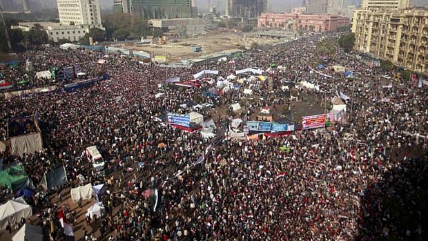 Milhares de islamitas, liberais, esquerdistas e cidadãos comuns tomaram conta da praça Tahrir, epicentro dos protestos