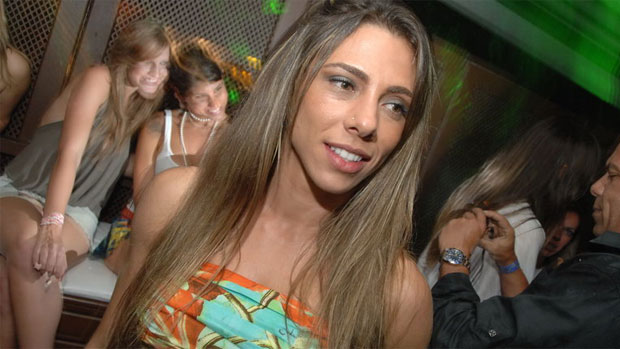 Mariana Mesquita deve assinar contrato para participar de Mulheres Ricas em 2013