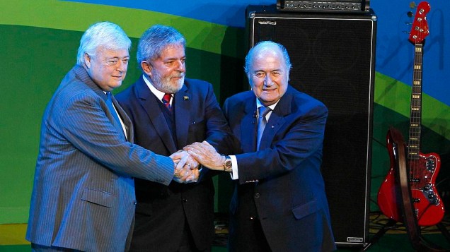 Ricardo Teixeira, Lula e Blatter: 79% dizem que culpa por um possível fracasso na Copa será do governo federal; para 14%, será da CBF, e para 4%, da Fifa