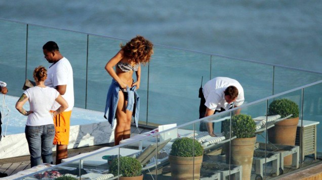 Rihanna na piscina do Hotel Fasano em Ipanema, Rio de Janeiro, em 20/09/2011
