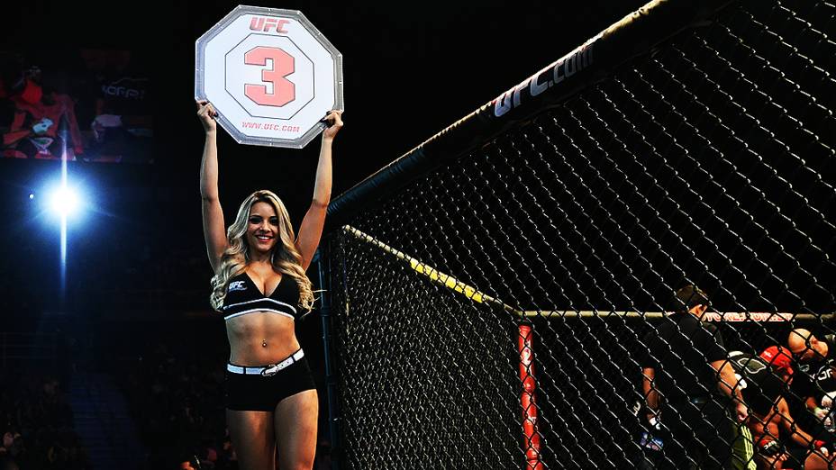 Ring girl durante a final do TUF Brasil 3 no Ginásio do Ibirapuera em São Paulo