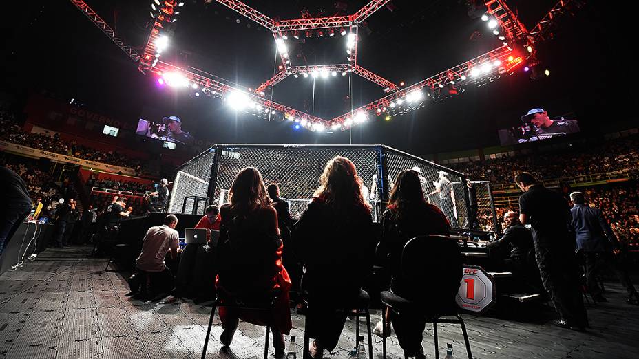 Ring girls durante a final do TUF Brasil 3 no Ginásio do Ibirapuera em São Paulo