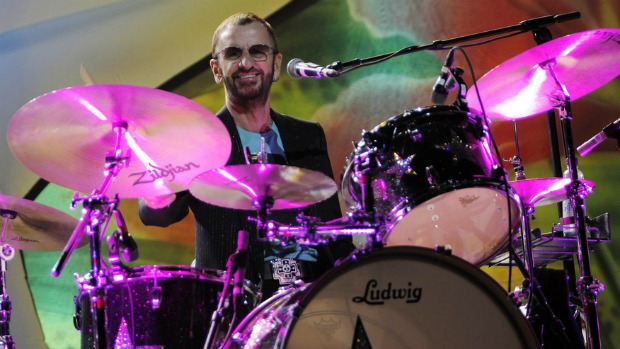 Ringo Starr se apresenta no palco do Credicard Hall, em São Paulo