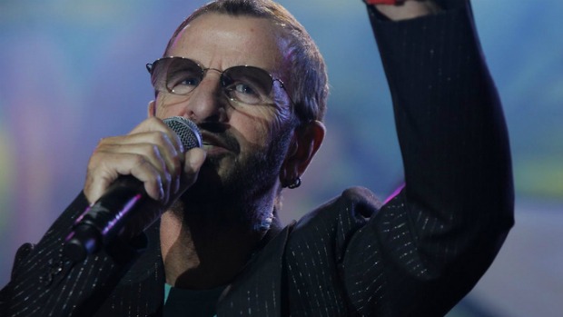 Ringo Starr se apresenta no palco do Credicard Hall, em São Paulo, em 2012