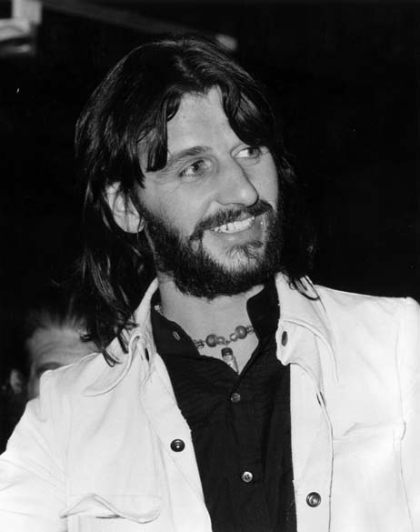 Ringo em 1971, em uma exposição de móveis de aço desenhados por ele e Robin Cruickshank