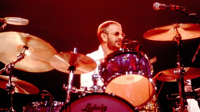O baterista se apresenta em Chicago, em agosto de 2002
