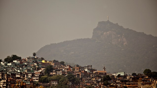 Vista do cristo da Av. Presidente Vargas, pois em alguns bairros cariocas os termômetros chegaram a registrar 40 graus de temperatura