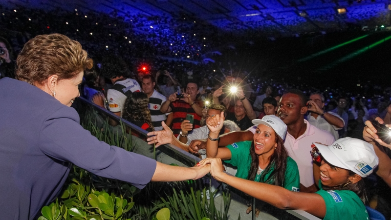 A presidente Dilma Rousseff no estádio para assistir ao primeiro evento-teste do novo Maracanã