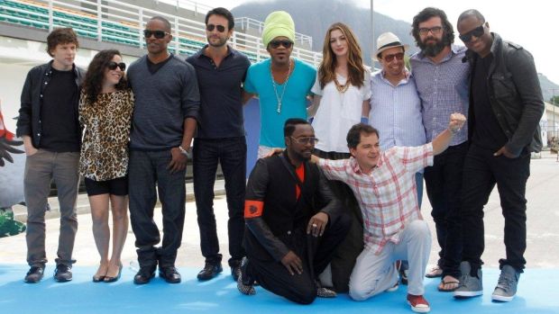 A equipe de "Rio" posa para fotos depois de entrevista coletiva do lançamento mundial do filme