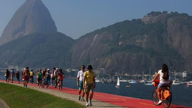 Ciclistas em Botafogo: Rio tem a segunda maior malha de ciclovias da América Latina
