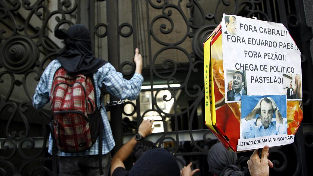 Rio: manifestantes pedem transparência na CPI dos Ônibus