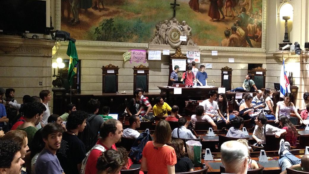 Rio: Manifestantes tomam o plenário da Câmara de Vereadores na sexta-feira (9/8)