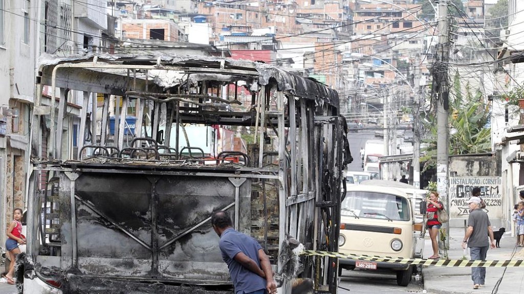Rio: Ônibus foram incendiados durante protesto