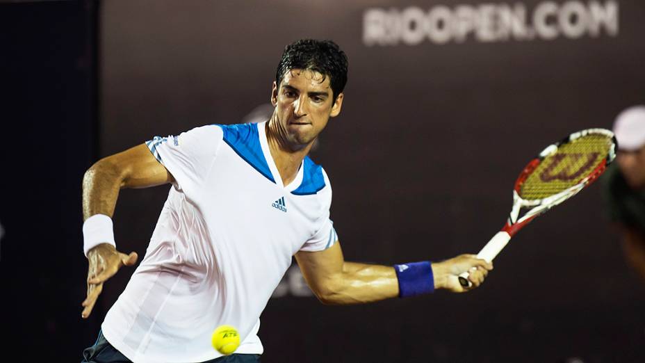 Thomaz Bellucci em partida contra  Colombiano Santiago Giraldo