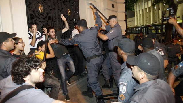 Rio: policiais militares entraram em confronto com manifestantes nesta segunda (30/9)