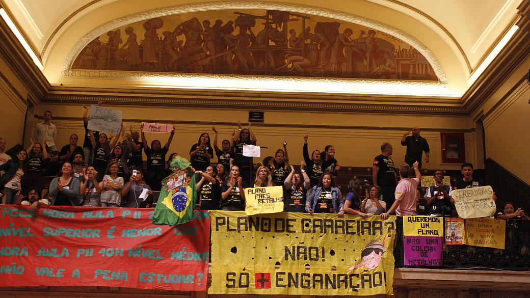 Rio: professores da rede municipal protestam na Câmara dos Vereadores