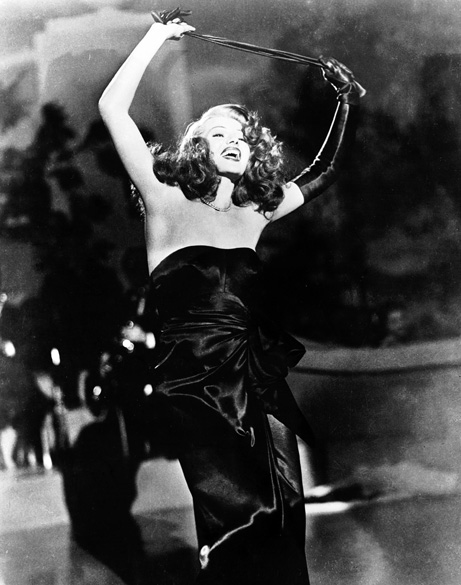 A atriz no filme Gilda, 1946, que a alçoou ao título de musa do cinema americano