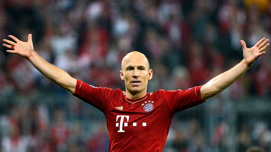 Robben comemora terceiro gol do Bayern de Munique contra o Barcelona na semi-final da Liga dos Campeões