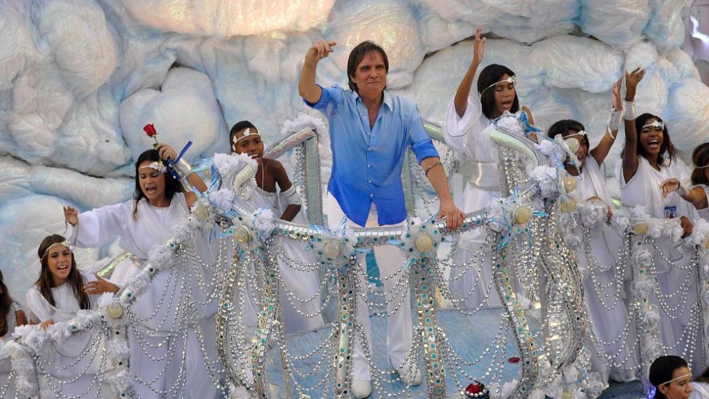 Roberto Carlos, durante o desfile da Beija Flor do grupo especial, no Carnaval 2011