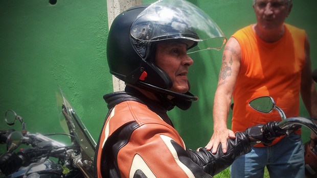 O ex-deputado Roberto Jefferson (PTB-RJ), delator do mensalão, passou a manhã deste domingo passeando em sua moto Harley-Davidson, na cidade de Levy Gasparian, no interior do Rio
