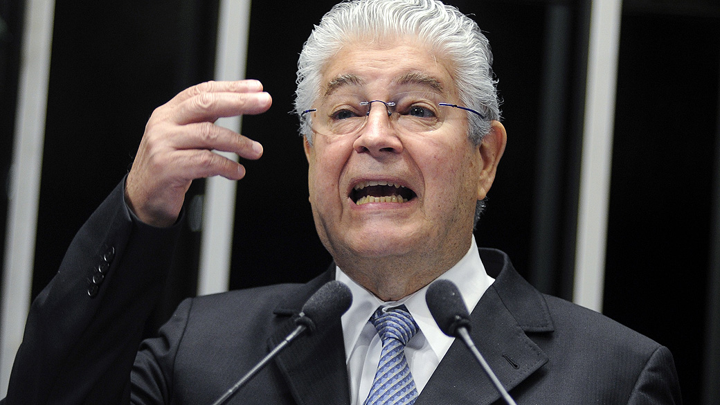 Senador Roberto Requião (PMDB-PR), presidente da delegação, concordou com a retirada do grupo do evento