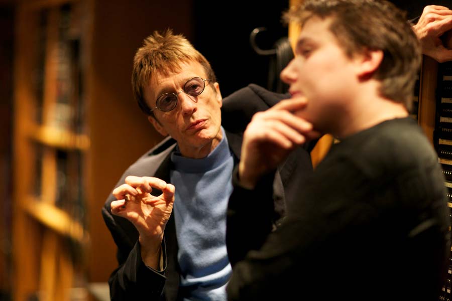 Robin com o filho Robin-John Gibb nos bastidores das gravações de <em>Titanic Requiem</em>