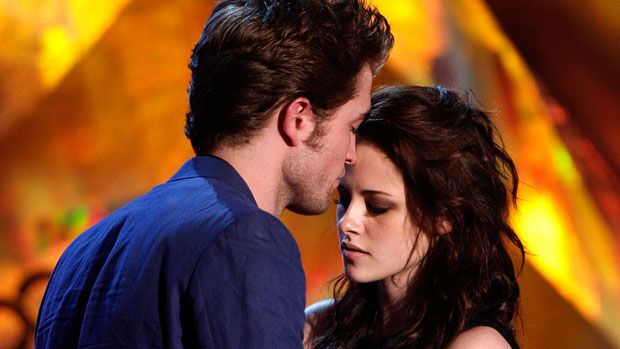 Robert Pattinson e Kristen Stewart na 18ª edição do MTV Movie Awards, em 2009