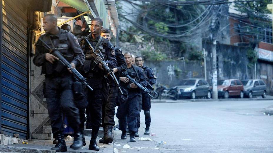 Policiais do BOPE durante a ocupação da favela da Rocinha, no Rio de Janeiro