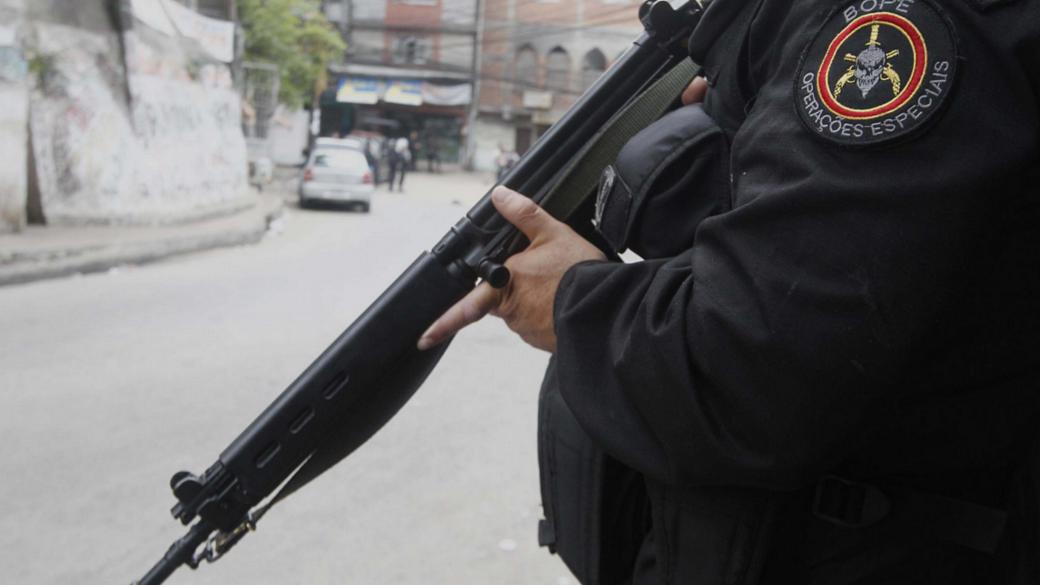Policial do Bope na favela da Rocinha, no Rio de Janeiro