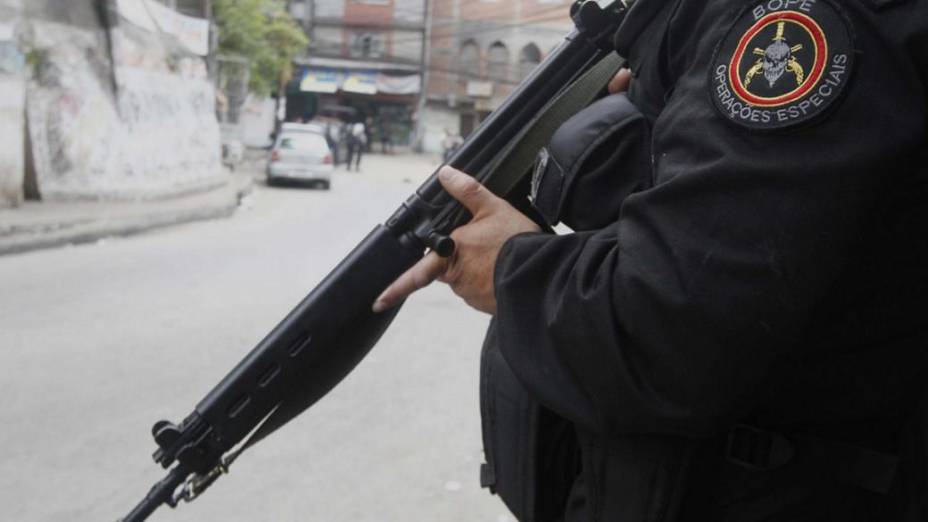 Policial do BOPE durante a ocupação da favela da Rocinha, no Rio de Janeiro