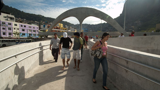 Entrada da favela da Rocinha, no Rio: projeto de pacificação e abertura ao turismo