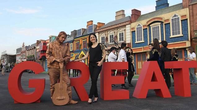 Rock in Rio 2013: Roberta Medina apresenta Rock Street, que terá estátua viva de John Lennon
