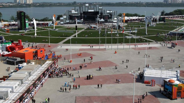 Público chega a Cidade do Rock para o primeiro dia do Rock in Rio, em 23/09/2011