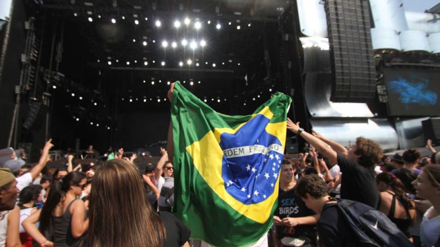 O público em frente ao palco Mundo no primeiro dia do Rock in Rio, em 23/09/2011