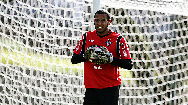 Goleiro Rodolfo durante treino do Atlético-PR