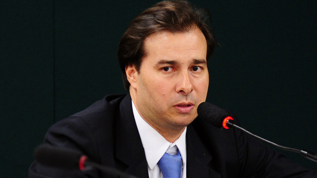Rodrigo Maia, presidente do DEM, endurece discurso contra o PSDB