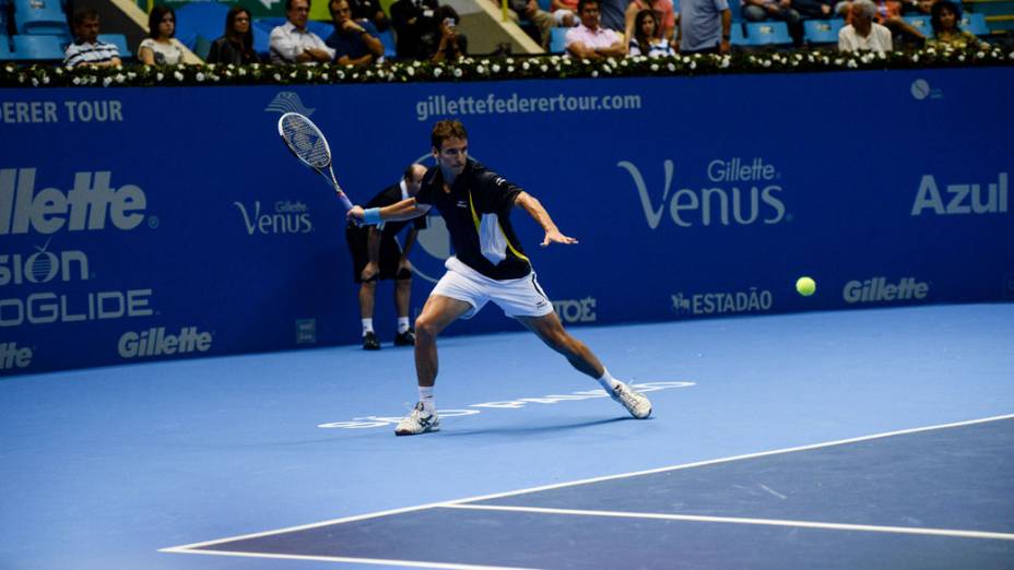 Thomaz Bellucci vence Tommy Robredo neste domingo (09/12),em partida de exibição pelo Gillette Roger Federer Tour em São Paulo no ginásio do Ibirapuera