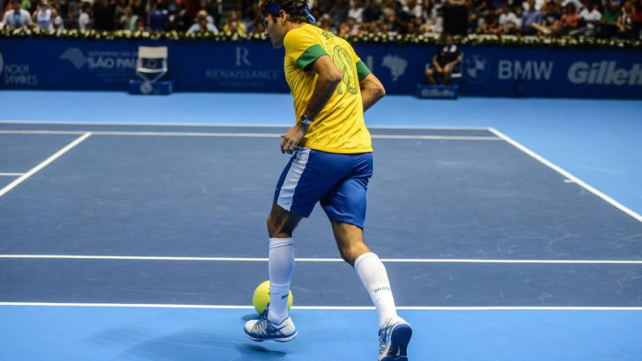Roger Federer vence Tommy Haas neste domingo (09/12),em partida de exibição no Ginásio do Ibirapuera, em São Paulo