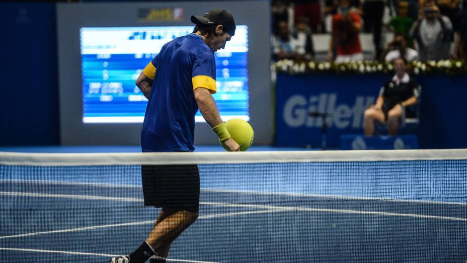 Roger Federer vence Tommy Haas neste domingo (09/12),em partida de exibição no Ginásio do Ibirapuera, em São Paulo