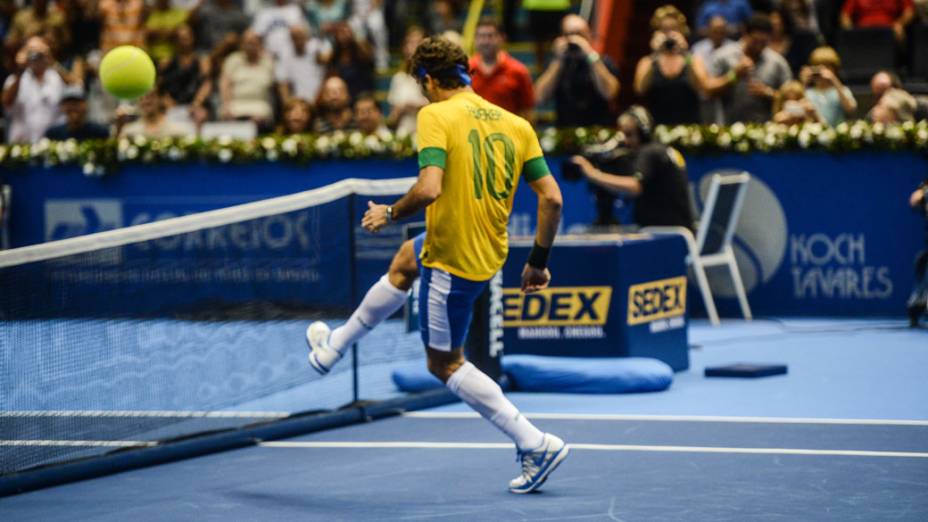 Roger Federer vence Tommy Haas neste domingo (09/12),em partida de exibição no Ginásio do Ibirapuera, em São Paulo