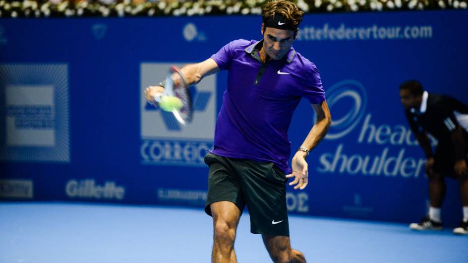 Roger Federer vence Jo-Wilfried Tsonga neste sábado (08/12),em partida de exibição pelo Gillette Roger Federer Tour em São Paulo no ginásio do Ibirapuera