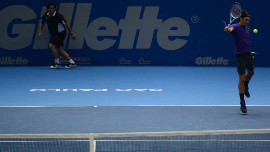 Roger Federer vence Jo-Wilfried Tsonga neste sábado (08/12),em partida de exibição pelo Gillette Roger Federer Tour em São Paulo no ginásio do Ibirapuera