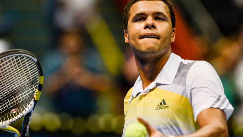 Jo-Wilfried Tsonga vence Thomaz Bellucci nesta sexta (07/11), no Gillette Federer Tour