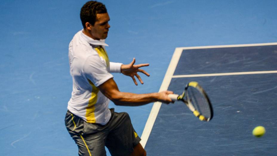 Jo-Wilfried Tsonga vence Thomaz Bellucci nesta sexta (07/11), no Gillette Federer Tour