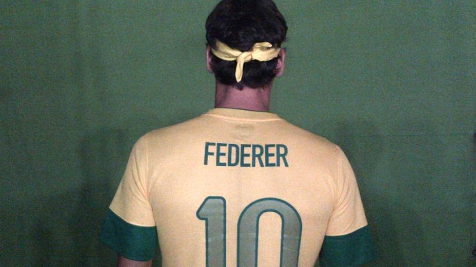 Roger Federer vestiu o uniforme da seleção brasileira para promover o torneio de tênis que acontece no Brasil em dezembro