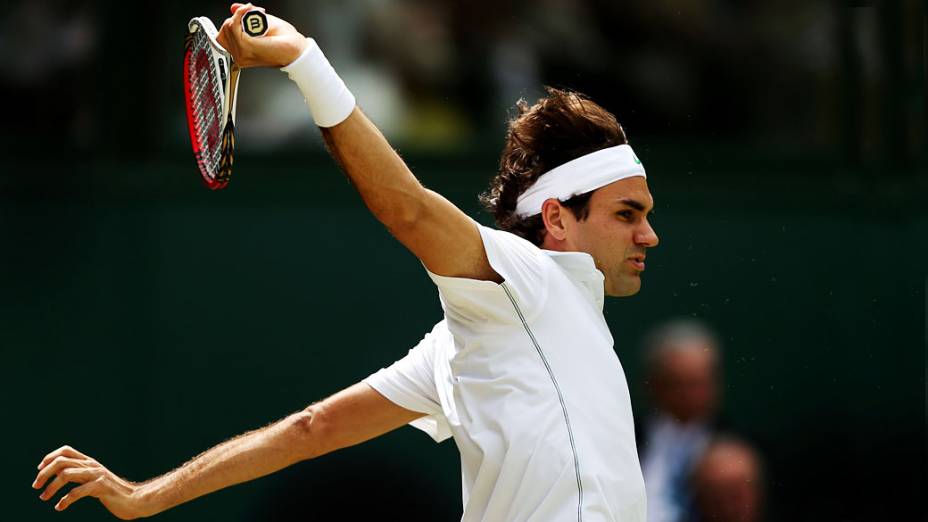 Roger Federer durante partida contra o russo Mikhail Youzhny em Wimbledon