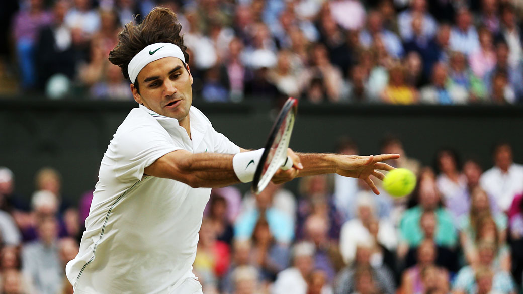 Roger Federer avança para a final do torneio de Wimbledon após vencer Novak Djokovic
