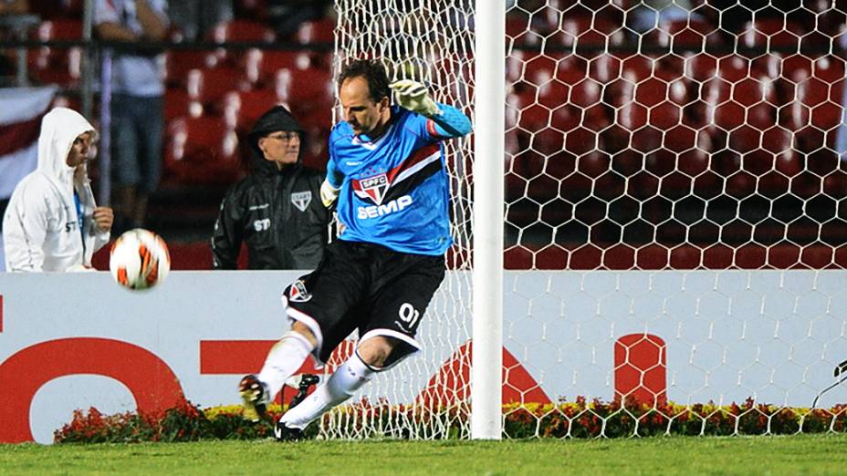 Na partida contra a Ponte Preta, válida pela semifinal da Copa Sul-Americana, Rogério Ceni atingiu a impressionante marca de 1116 jogos com a camisa do São Paulo, igualando recorde de Pelé pelo Santos