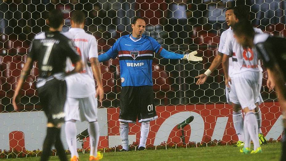 Na partida contra a Ponte Preta, válida pela semifinal da Copa Sul-Americana, Rogério Ceni atingiu a impressionante marca de 1116 jogos com a camisa do São Paulo, igualando recorde de Pelé pelo Santos